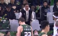 雷速体育网页版-人全队表现低迷，球迷意见分歧