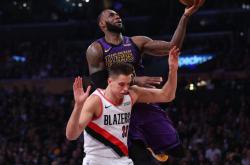 雷速体育比分官网直播-巴西举行排球比赛，湖人表现惊险