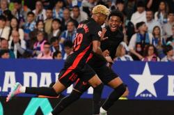 雷速体育下载-马拉松赛事中巴萨战胜对手成功夺冠