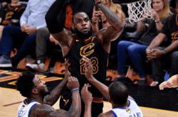 雷速体育比分官网-EDG横扫T1，Peanut拿下关键大龙全球总决赛3:0（北京）