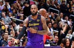 雷速体育下载-热火队豪取连胜，湖人队遭遇逆转