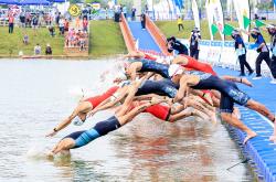 雷速体育官网首页-关于场面火爆！游泳观众席沸腾不已的信息