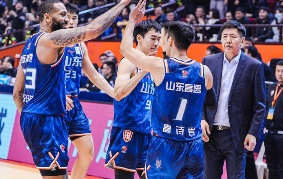 山东男篮接连告捷，实现五连胜登上榜首