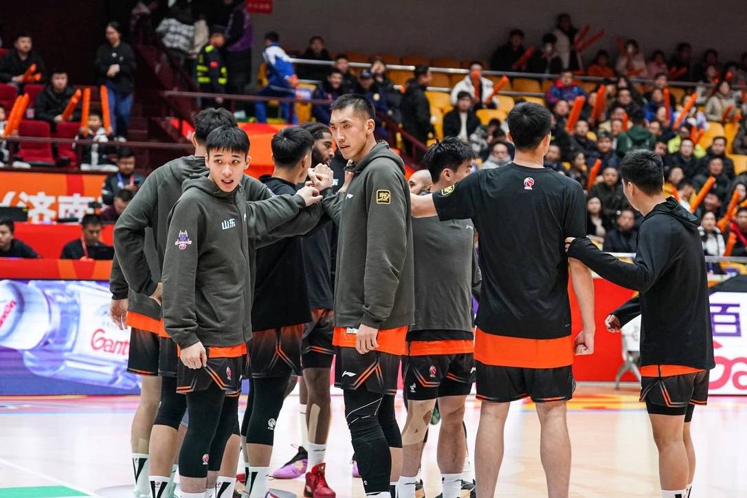 山东男篮接连告捷，实现五连胜登上榜首