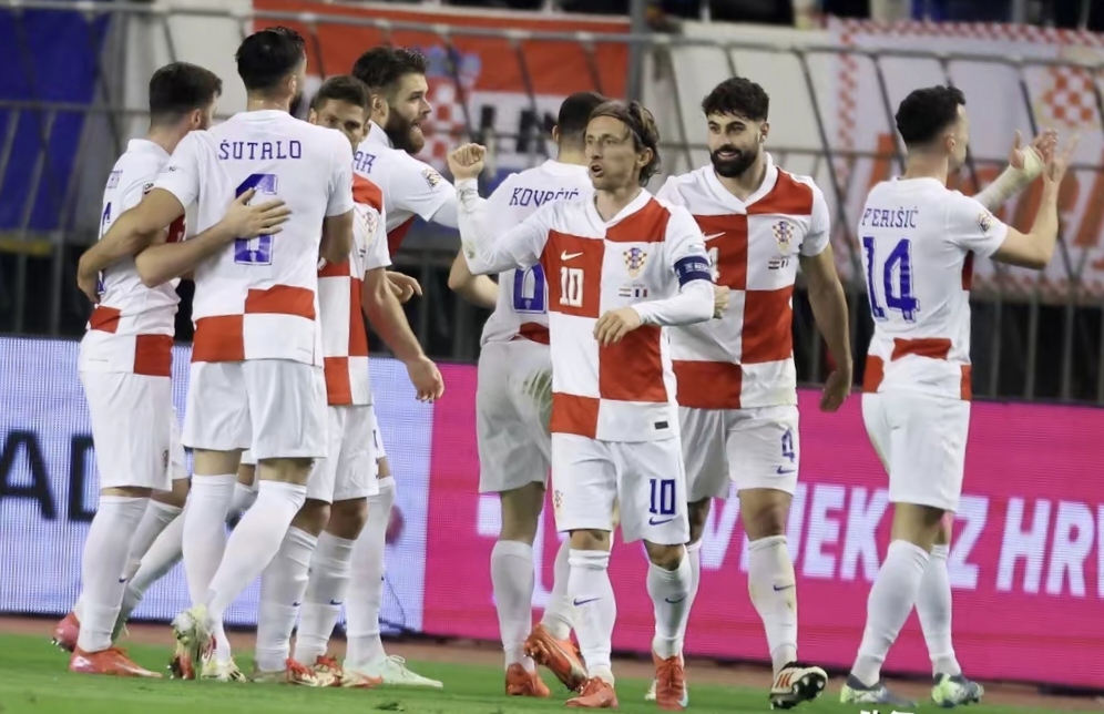 法国队在主场2-1击败克罗地亚队