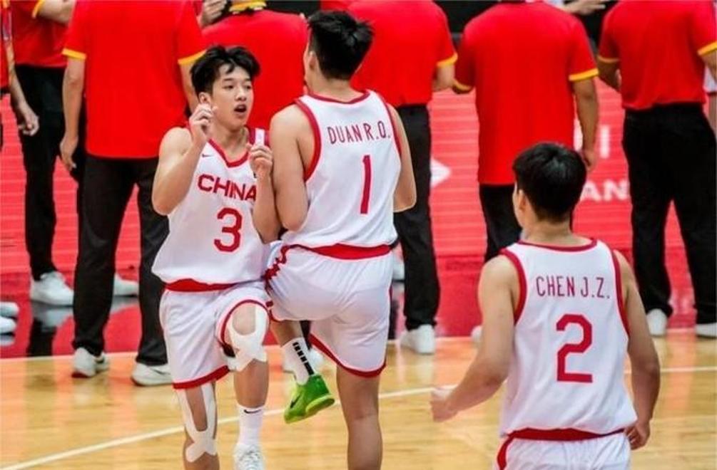 体育频道直播篮球巅峰对决，球队实力对拼