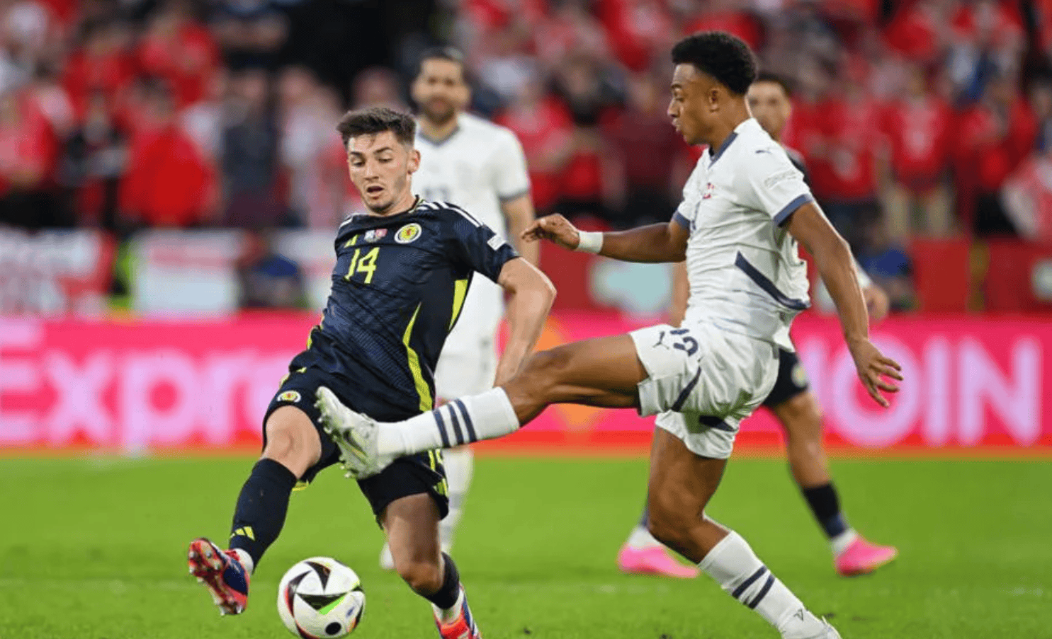 荷兰国家队惨败奥地利,成功晋级欧洲杯八强 荷兰国家队惨败奥地利,成功晋级欧洲杯八强