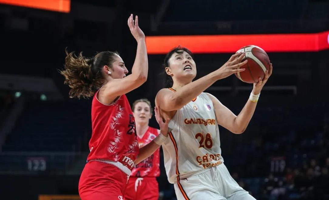 球队攻防出色,夺得联赛冠军 球队攻防出色,夺得联赛冠军