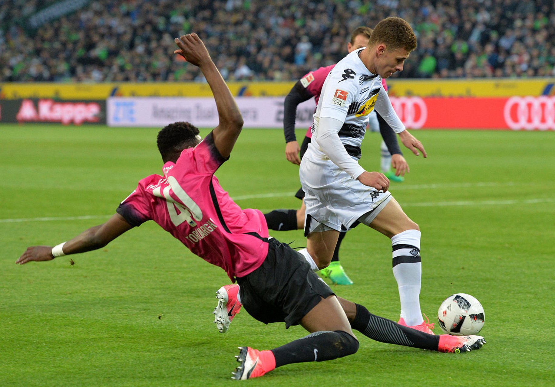 霍芬海姆轻松击败巴黎FC，积分榜上稳健上升的简单介绍