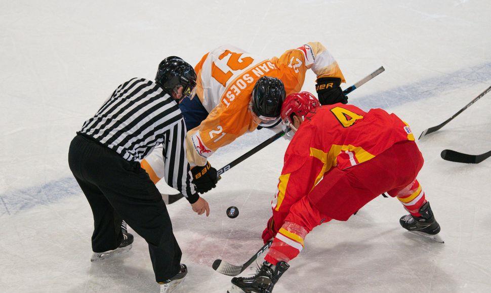 连胜势头难挡！冰球豪取十连胜的简单介绍