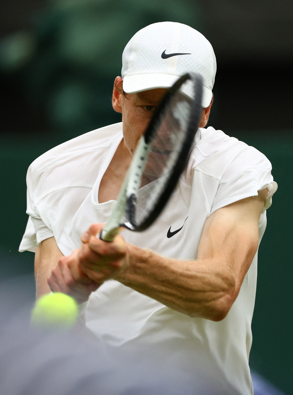 拉沃尔杯轻取温网,梅德韦杰夫扛起全队 拉沃尔杯轻取温网,梅德韦杰夫扛起全队